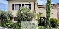 Prestigious historic detached house for sale in Vado