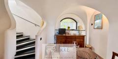 Prestigious historic detached house for sale in Vado