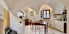 Prestigious historic detached house for sale in Vado