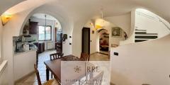 Prestigious historic detached house for sale in Vado