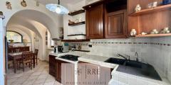 Prestigious historic detached house for sale in Vado