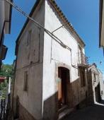 Rustic recently refurbished town house (90m2) with 3 rooms, 2 bathrooms, balcony, option for rent-to