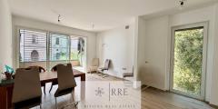 Exclusive two-bedroom flat with sea views and potential for a third bedroom