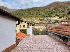 Town house with double terrace and mountain views