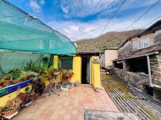 Town house with double terrace and mountain views