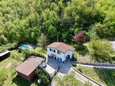 For sale fully renovated detached house with swimming pool, garden in Vessalico