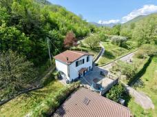 For sale fully renovated detached house with swimming pool, garden in Vessalico