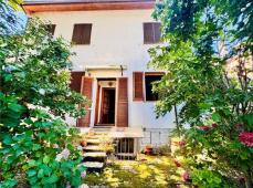 House of 3 apartments, garage, terrace and garden for sale in  Pieve di Teco