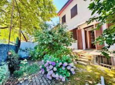 House of 3 apartments, garage, terrace and garden for sale in  Pieve di Teco