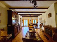 House of 3 apartments, garage, terrace and garden for sale in  Pieve di Teco