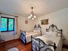 House of 3 apartments, garage, terrace and garden for sale in  Pieve di Teco