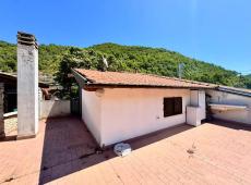 House of 3 apartments, garage, terrace and garden for sale in  Pieve di Teco