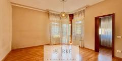 Four-bedroom apartment with terrace for sale in Loano