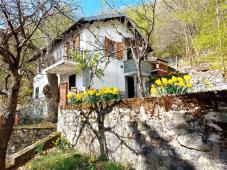 Detached villa with surrounding land for sale  in Ormea, in the Aimoni distric