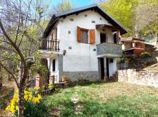 Detached villa with surrounding land for sale  in Ormea, in the Aimoni distric