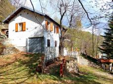 Detached villa with surrounding land for sale  in Ormea, in the Aimoni distric