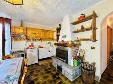 Detached villa with surrounding land for sale  in Ormea, in the Aimoni distric