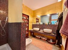 Exclusive villa at the Garlenda Golf Club with a swimming pool