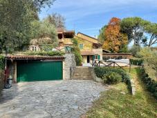 Exclusive villa at the Garlenda Golf Club with a swimming pool