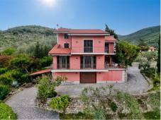 For sale cozy villa with large garden and private sauna with pool in Pontedassio