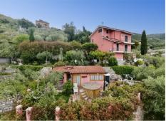 For sale cozy villa with large garden and private sauna with pool in Pontedassio