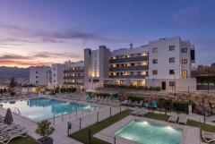 Luxury Ground Floor Apartment with Sea Views and Private Garden, Mijas
