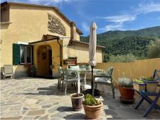 Two-story independent apartment with driveway courtyard, garden  for sale  in Stellanello, San Loren