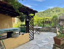 Two-story independent apartment with driveway courtyard, garden  for sale  in Stellanello, San Loren