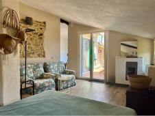 Two-story independent apartment with driveway courtyard, garden  for sale  in Stellanello, San Loren