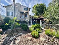 Two-story independent apartment with driveway courtyard, garden  for sale  in Stellanello, San Loren