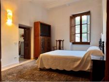 For sale prestigious period apartment in town centre of Pieve di Teco