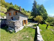 For sale Typical local mountain house, isolated and with private surrounding land