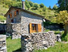 For sale Typical local mountain house, isolated and with private surrounding land