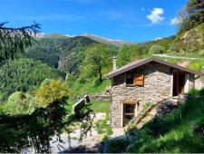 For sale Typical local mountain house, isolated and with private surrounding land