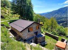 For sale Typical local mountain house, isolated and with private surrounding land