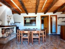 For sale Typical local mountain house, isolated and with private surrounding land