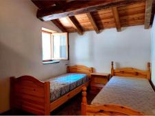 For sale Typical local mountain house, isolated and with private surrounding land