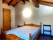 For sale Typical local mountain house, isolated and with private surrounding land