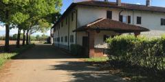 Entire 2000-square-meter farmhouse