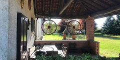Entire 2000-square-meter farmhouse