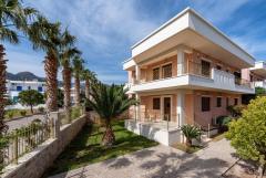 3-bedroom ground floor apartment with sea view for sale in Crete