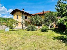 For sale  Detached Period Villa with Garden In the heart of Garessio