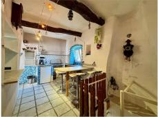 For sale Two-level village house with storage room and land in the characteristic medieval hamlet of