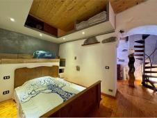 For sale Two-level village house with storage room and land in the characteristic medieval hamlet of