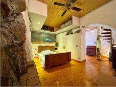 For sale Two-level village house with storage room and land in the characteristic medieval hamlet of