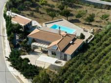 For Sale Charming 3-Bedroom Villa with Mountain Views in Heraklion Mainland, Crete
