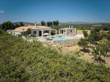 For Sale Charming 3-Bedroom Villa with Mountain Views in Heraklion Mainland, Crete