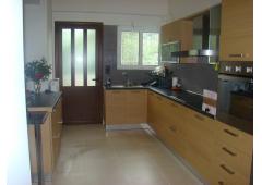A unique property of 200m2 in 2 levels, in a land of 4.800m2