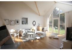 Charming house with garden in center of BIEVRES/ FRANCE