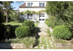 Charming house with garden in center of BIEVRES/ FRANCE